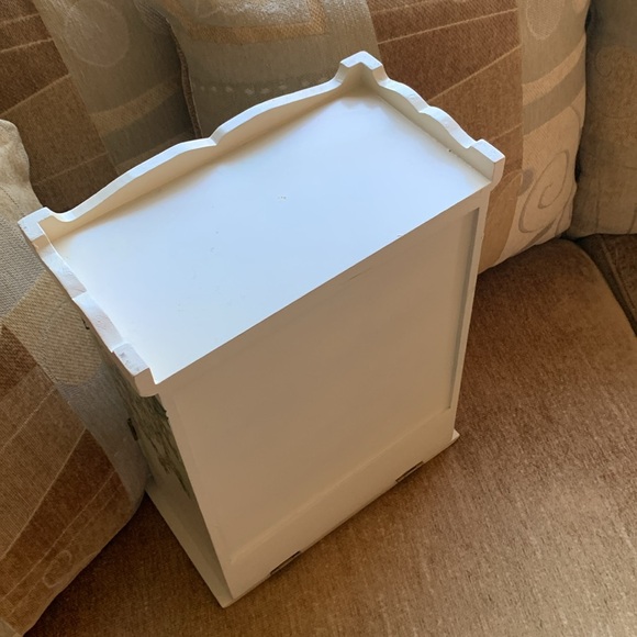 Stunning Hand Painted Jewelry or Storage Chest - Picture 8 of 9